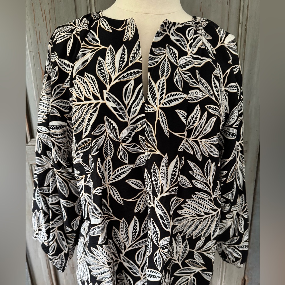 Black and White Leaf Print Women's Top size Large